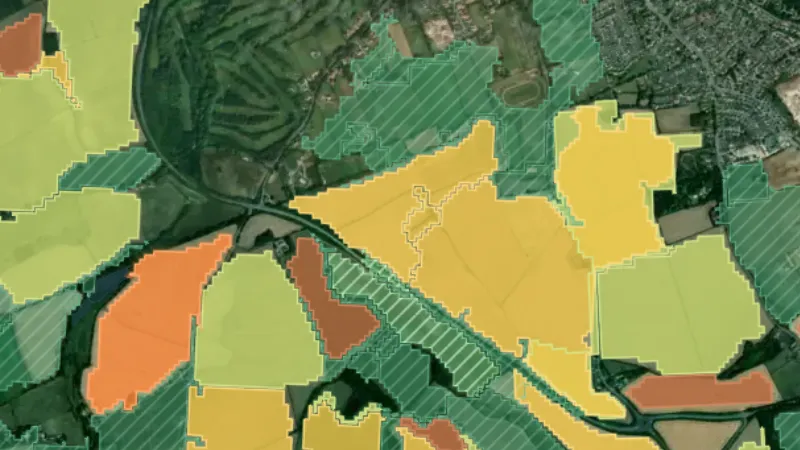 Field Conditions (weekly) in England, drawn over satellite imagery